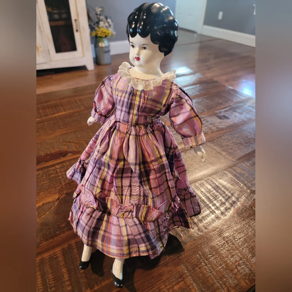 Beautiful Vintage China Head Doll rare brown eyes & pale face 15in‎